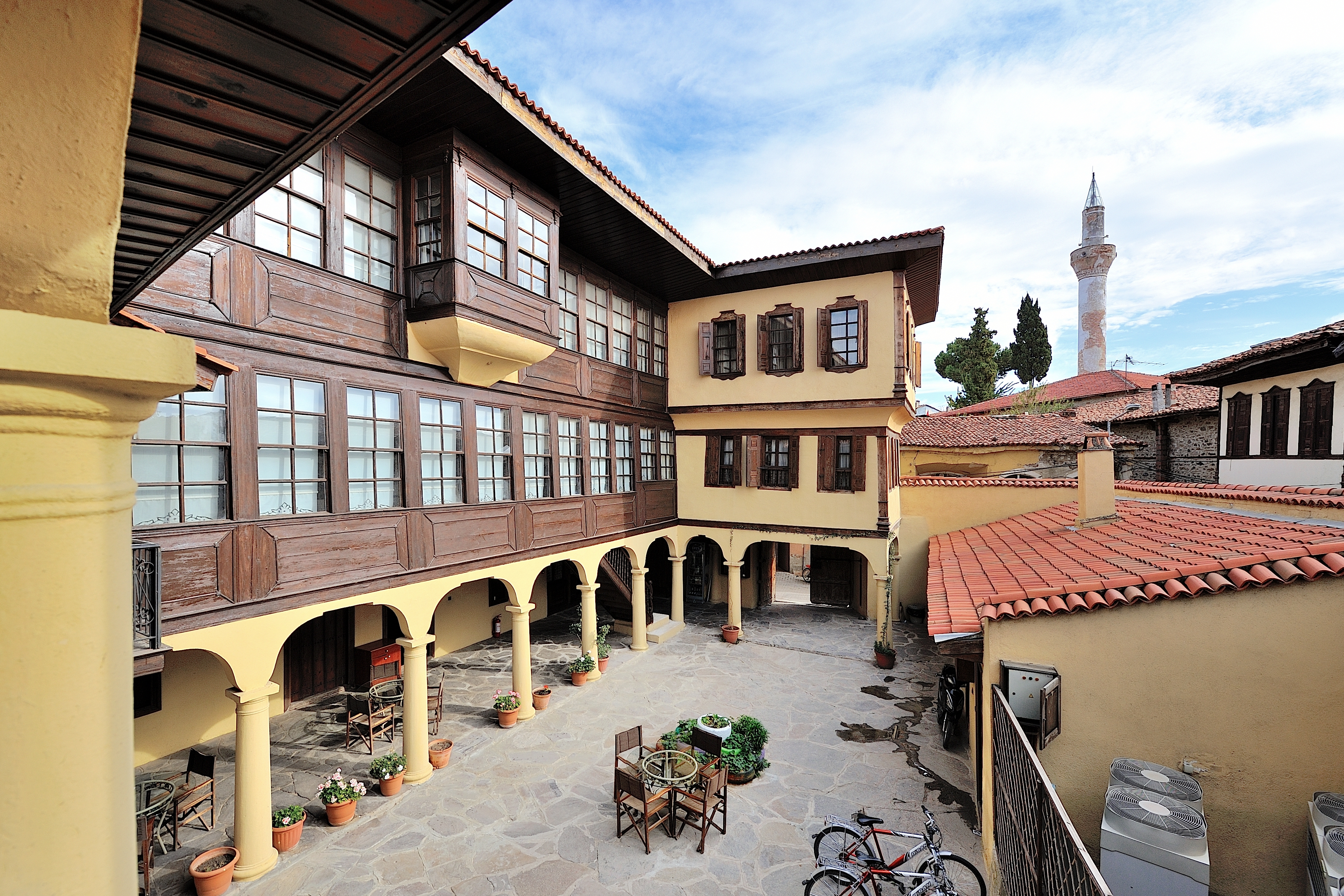 Tarihi Kula Evleri Turu